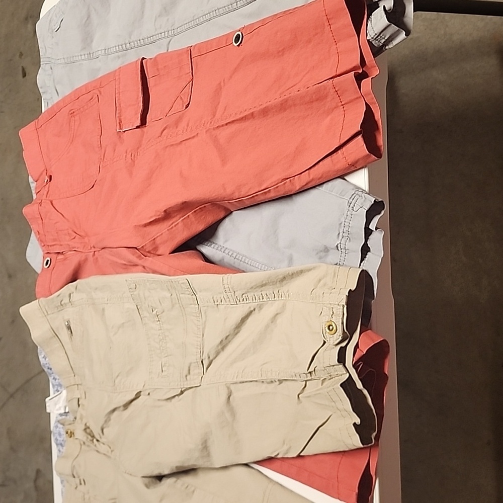 Womens Capri Pants - Picture 2 of 2